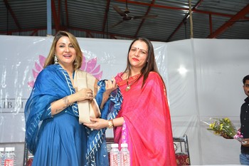 Urvashi Dholakia Was The Chief Guest At The Makar Sankranti Celebration Organized By Nidarshna Gowani