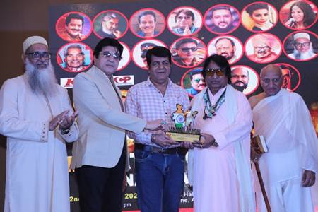 Dr.  Krishna Chouhan Hosted The 5th “Mahatma Gandhi Ratna Award 2025” In Mumbai